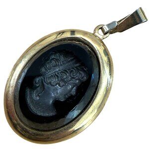 Vintage Sarah Coventry Black Cameo Pendant Gold Tone Victorian Style Oval Jewelr